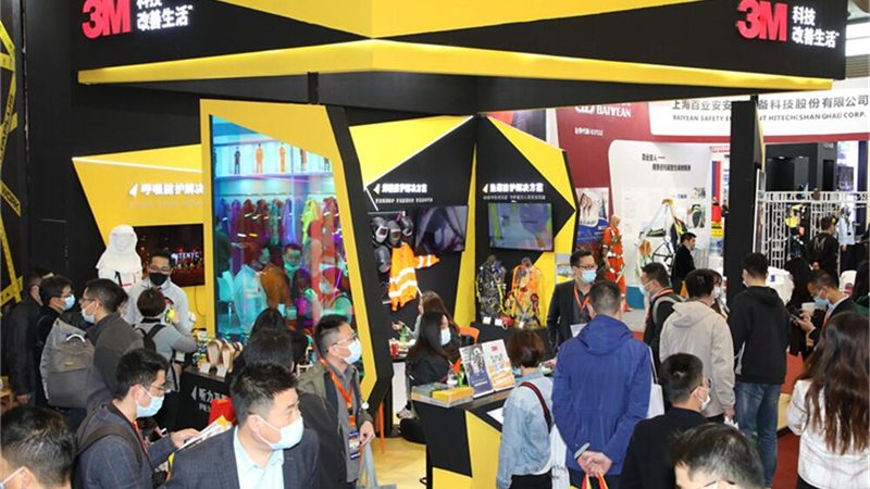 喷绘广告展板规格解析：揭秘展板尺寸背后的秘密